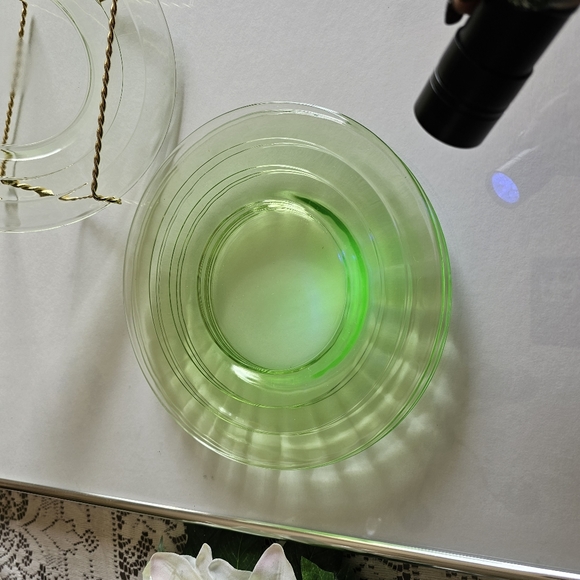 Vintage Green/ Uranium Depression glass Dessert Plates set of 4. - Picture 2 of 2